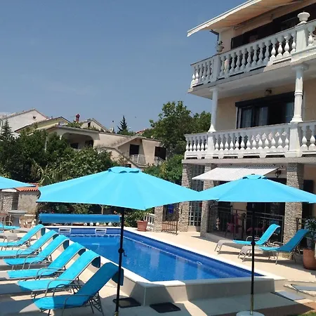 In Mit Grill, Gemeinsamem Pool Und Whirlpool