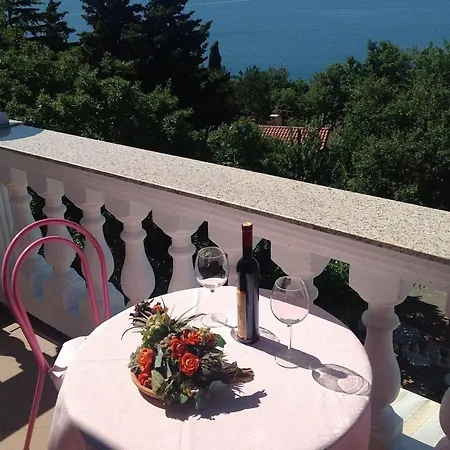 In Mit Grill, Gemeinsamem Pool Und Whirlpool * Novi Vinodolski