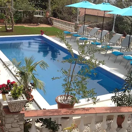 In Mit Grill, Gemeinsamem Pool Und Whirlpool