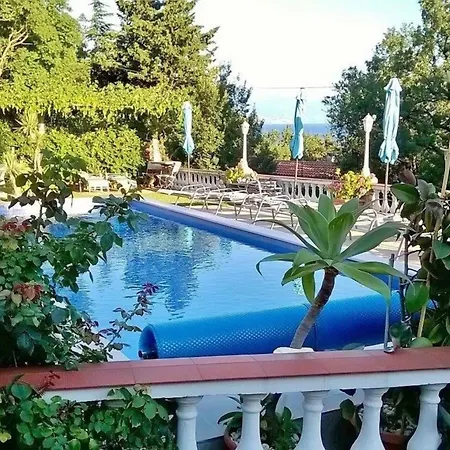 Apartman In Mit Grill, Gemeinsamem Pool Und Whirlpool *