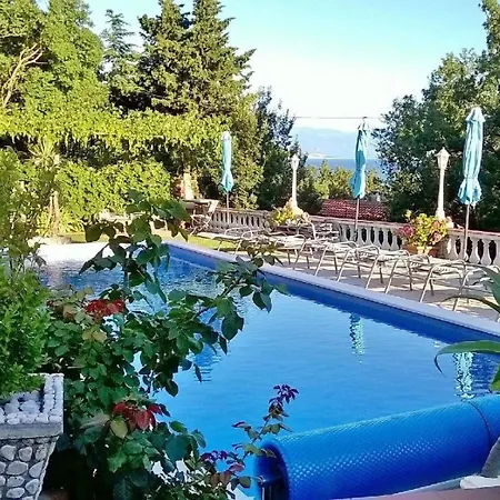 In Mit Grill, Gemeinsamem Pool Und Whirlpool Apartman