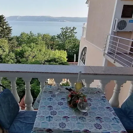 In Mit Grill, Gemeinsamem Pool Und Whirlpool Novi Vinodolski