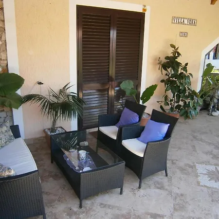 In Mit Grill, Gemeinsamem Pool Und Whirlpool Apartman *